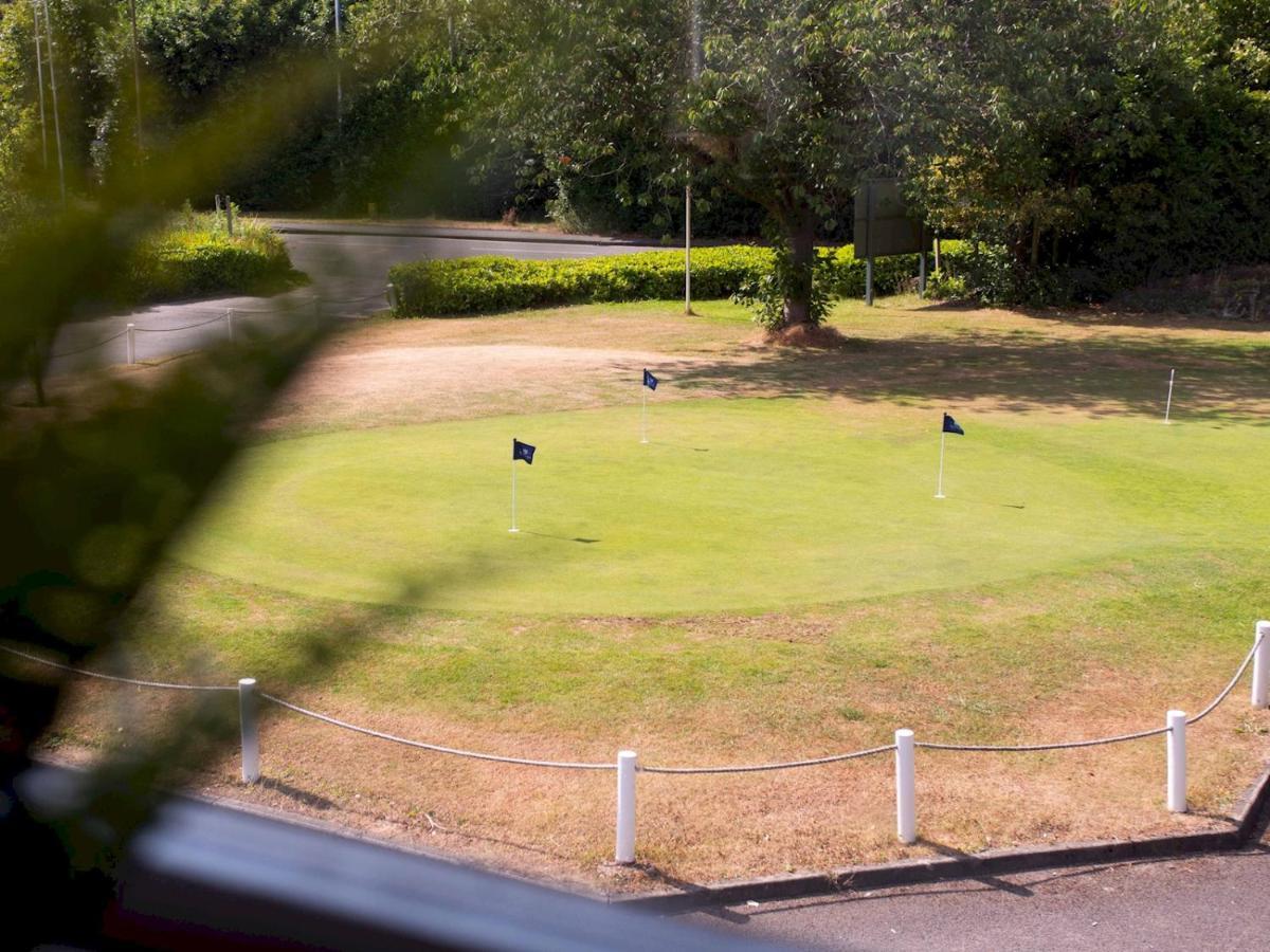 Pass The Keys Lovely 3 Bedroom Golf Club And Parking *