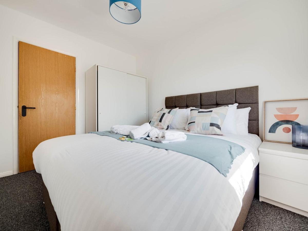 Vakantiehuis Pass The Keys Lovely 3 Bedroom Golf Club And Parking Manchester