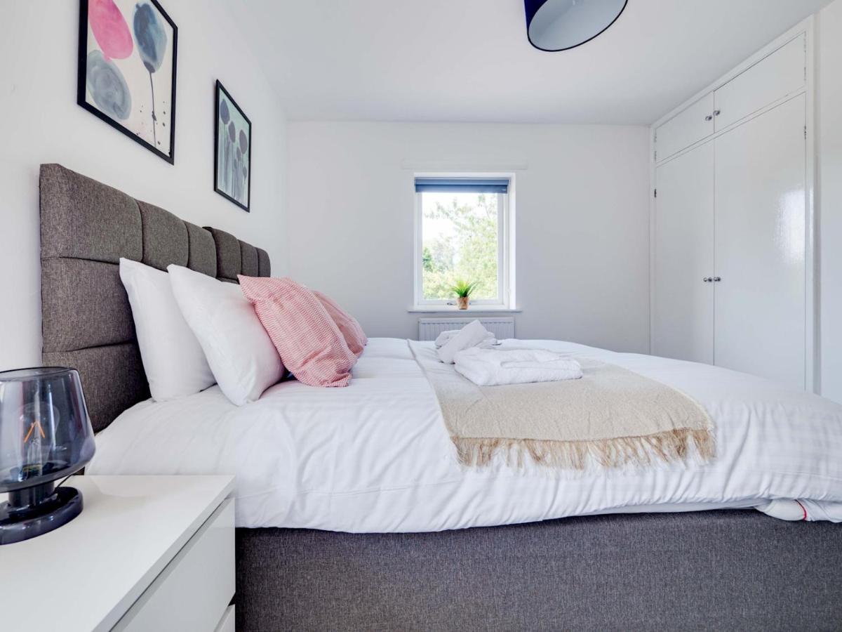 Pass The Keys Lovely 3 Bedroom Golf Club And Parking Vakantiehuis