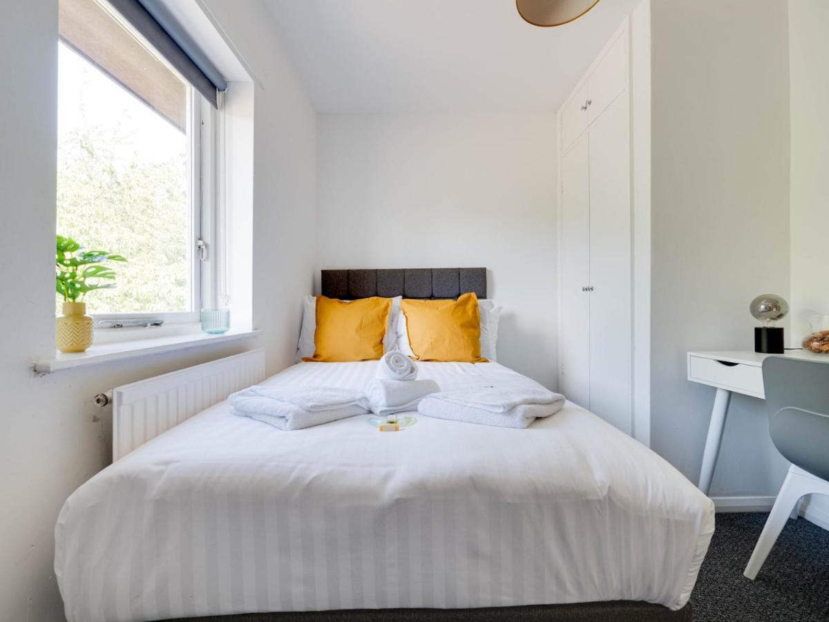 Pass The Keys Lovely 3 Bedroom Golf Club And Parking Vakantiehuis