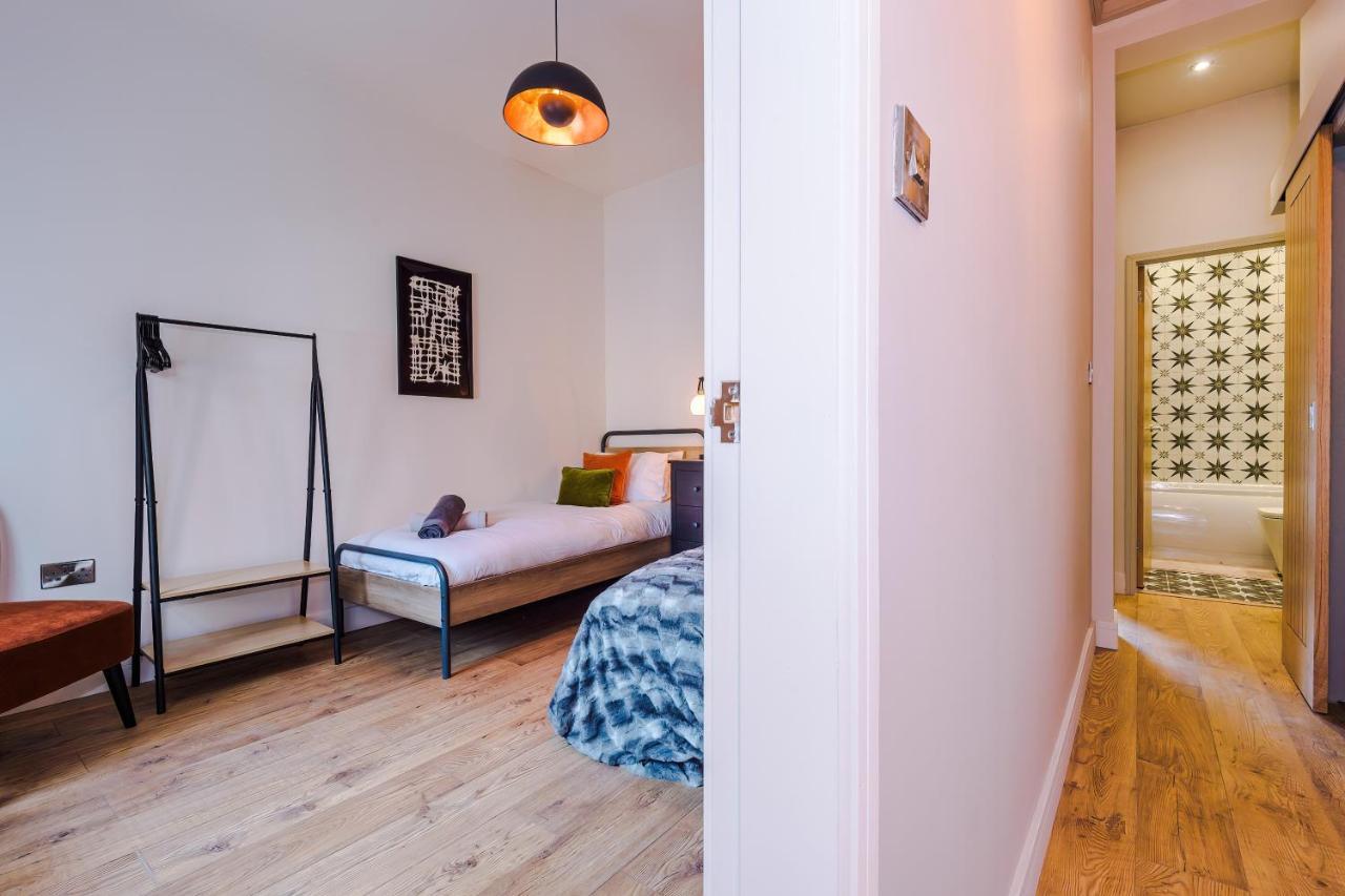 Four Bedroom Urban Hosted By Mcr Dens Vakantiehuis *