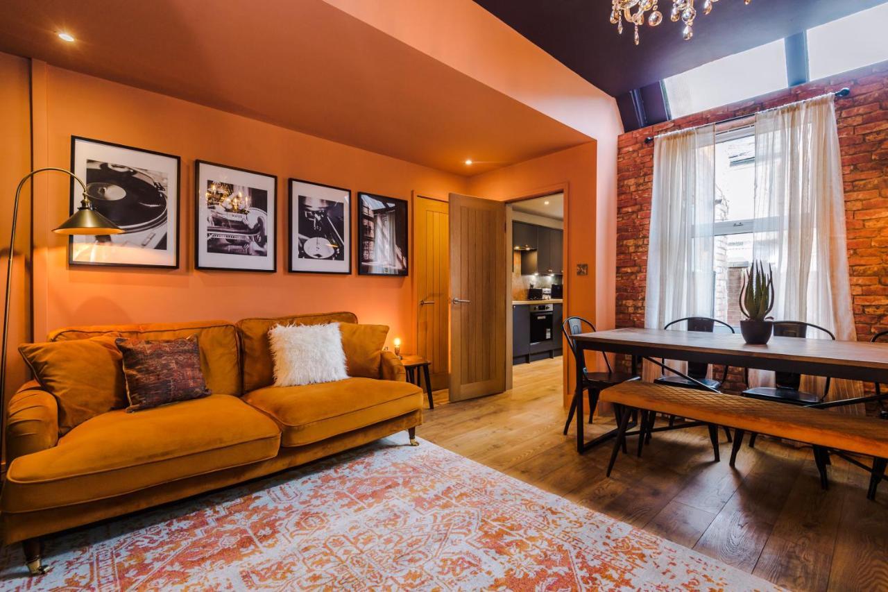 Four Bedroom Urban Hosted By Mcr Dens *