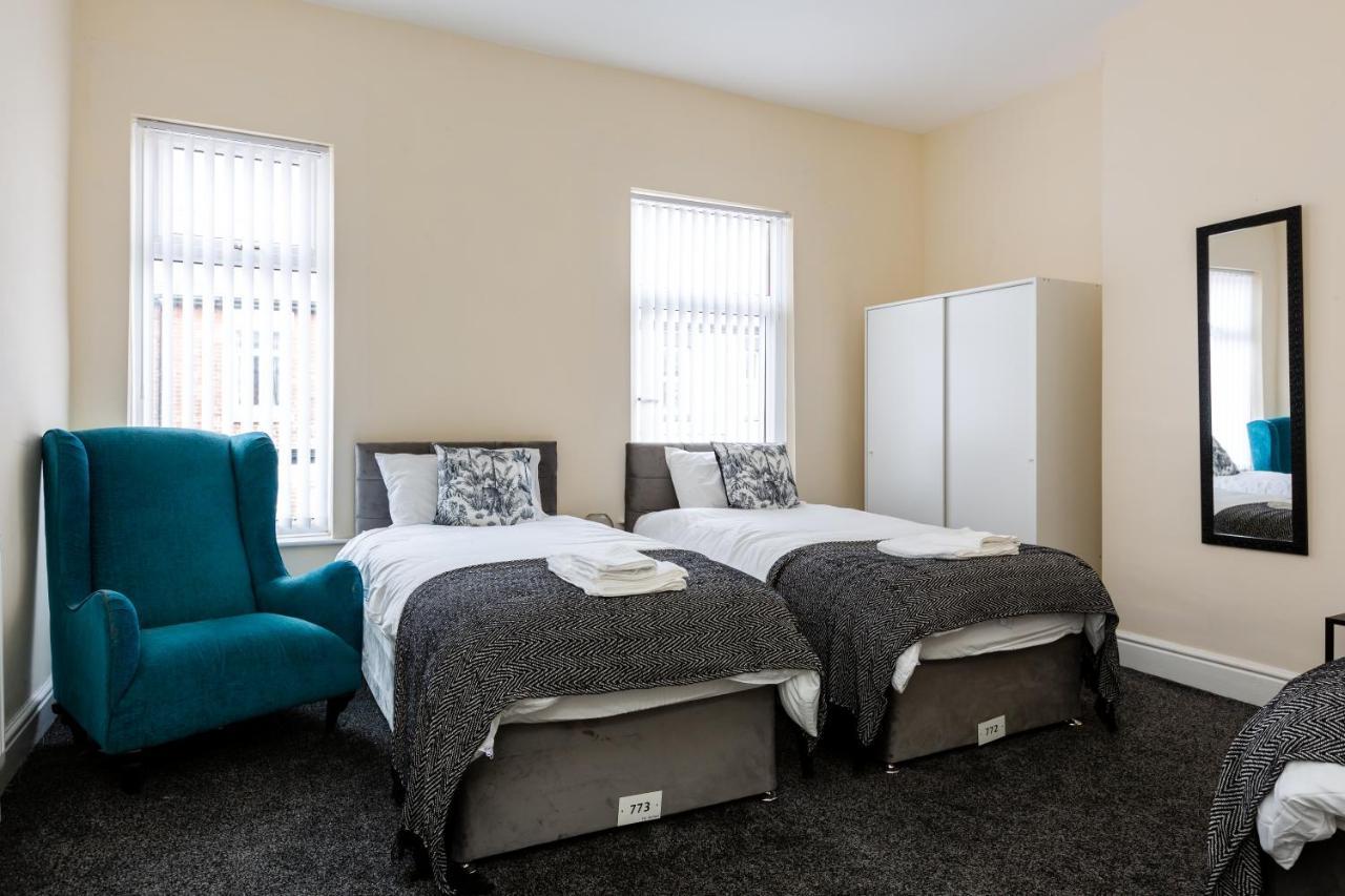 Holiday home Jetson House - Luxury 4-bed With King Size Bedroom Near Etihad Manchester