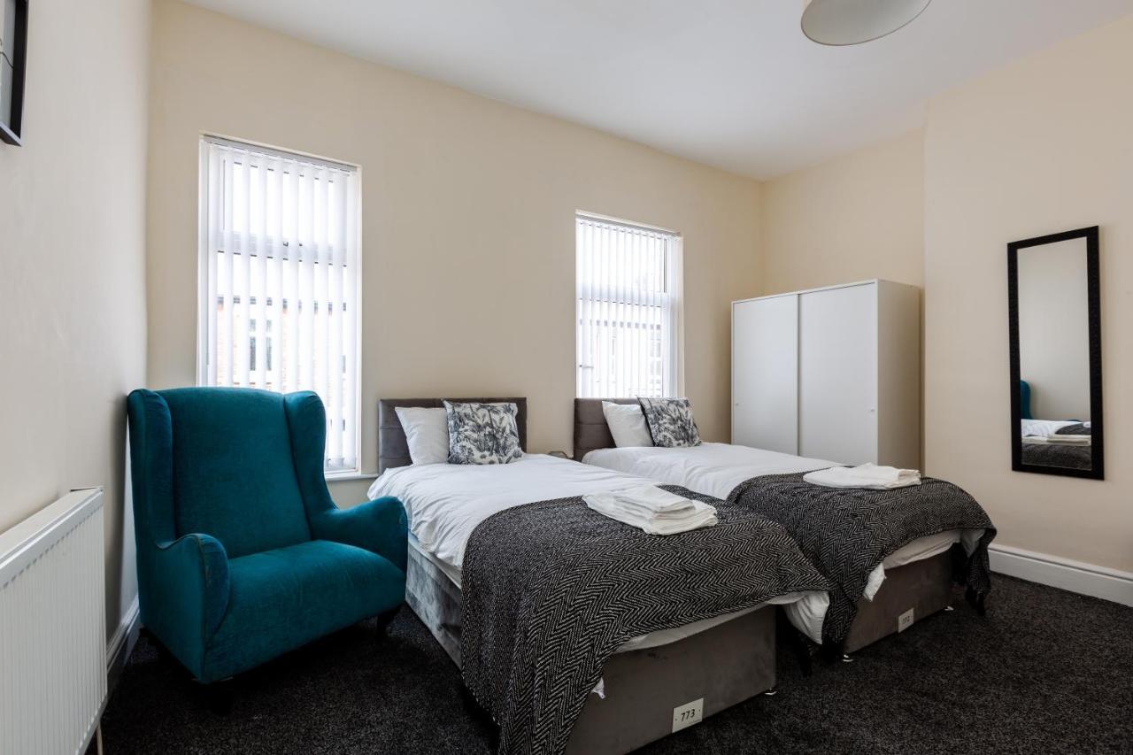 Jetson House - Luxury 4-bed With King Size Bedroom Near Etihad Holiday home