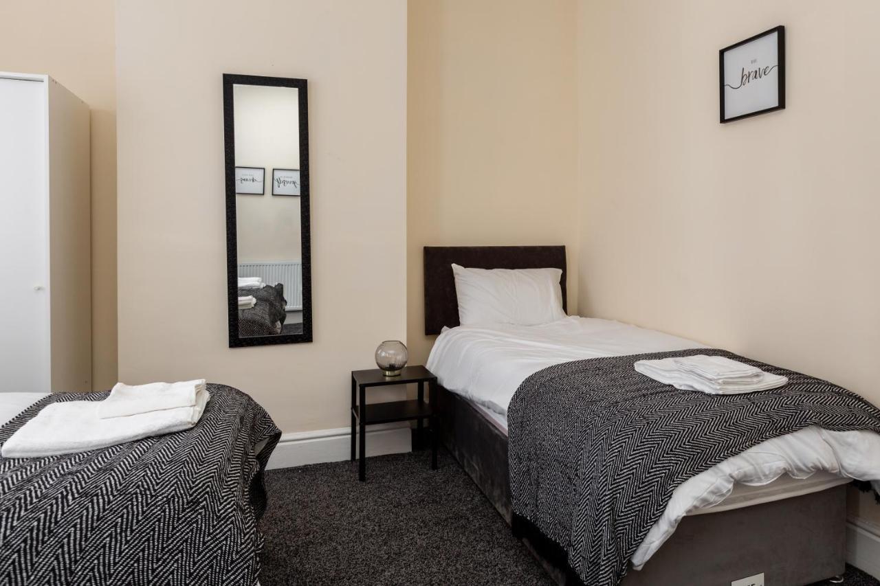Jetson House - Luxury 4-bed With King Size Bedroom Near Etihad *