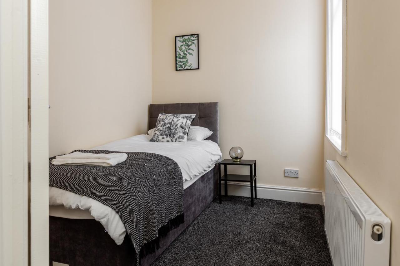 Jetson House - Luxury 4-bed With King Size Bedroom Near Etihad