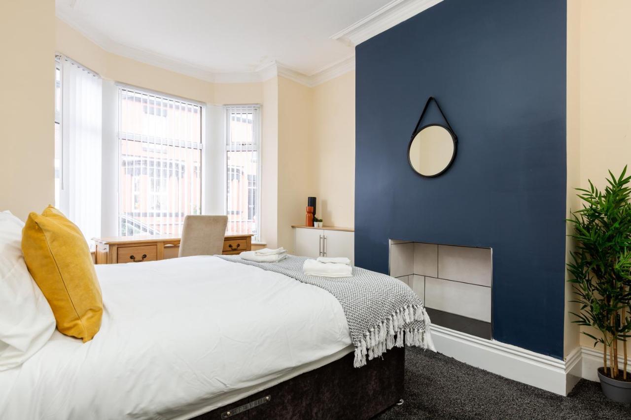 Jetson House - Luxury 4-bed With King Size Bedroom Near Etihad Holiday home *