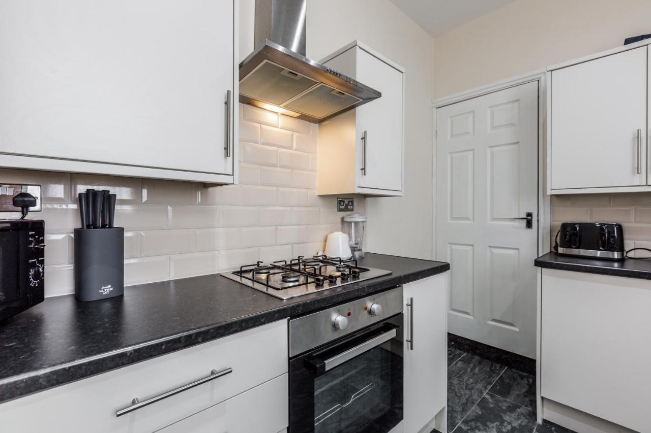 Holiday home Jetson House - Luxury 4-bed With King Size Bedroom Near Etihad Manchester