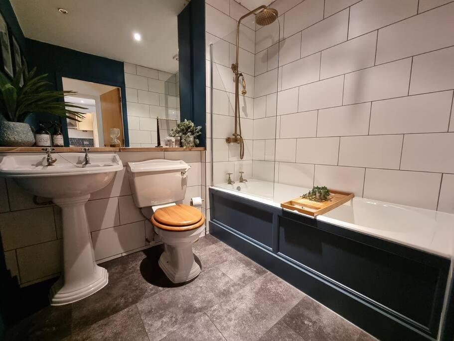 Modern & Stylish Centre Flat