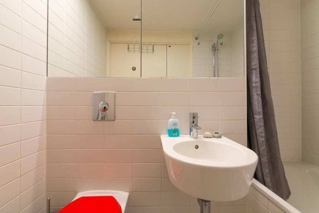 Superhost - Beautiful Canal Facing Appartement