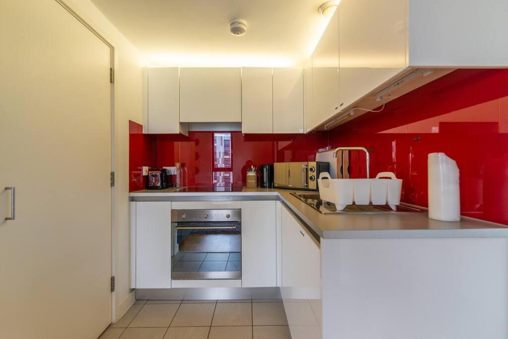 Superhost - Beautiful Canal Facing Appartement