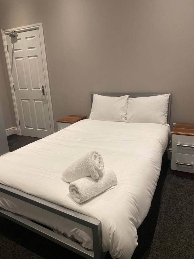 Extra Large 6 Bed 7 Bath Townhouse In * Manchester