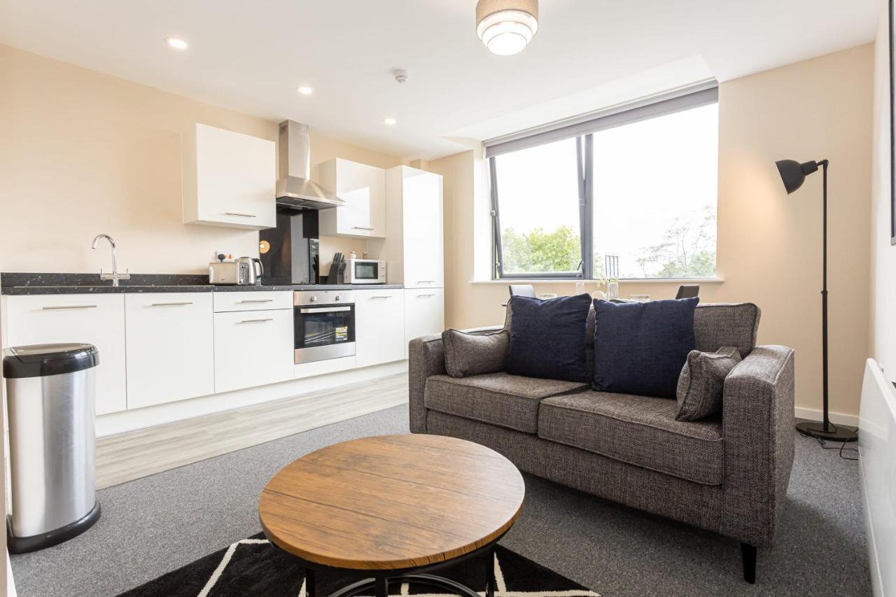Modern & Bright 1 Bedroom Salford Apartment *