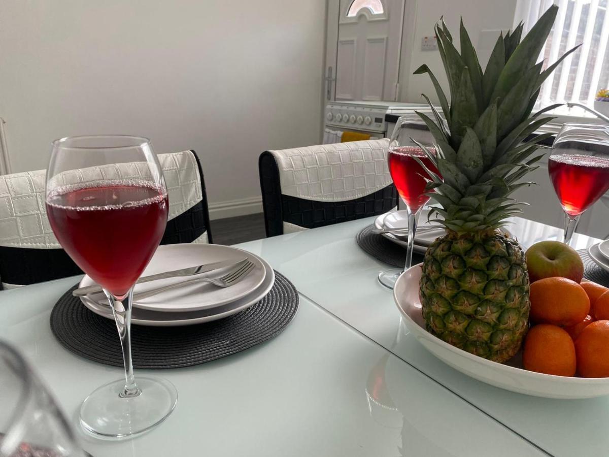 Cosy Cheerful 2 Bedrooms Near Piccadilly, Etihad Stadium Sleeps Up To 5 Holiday home
