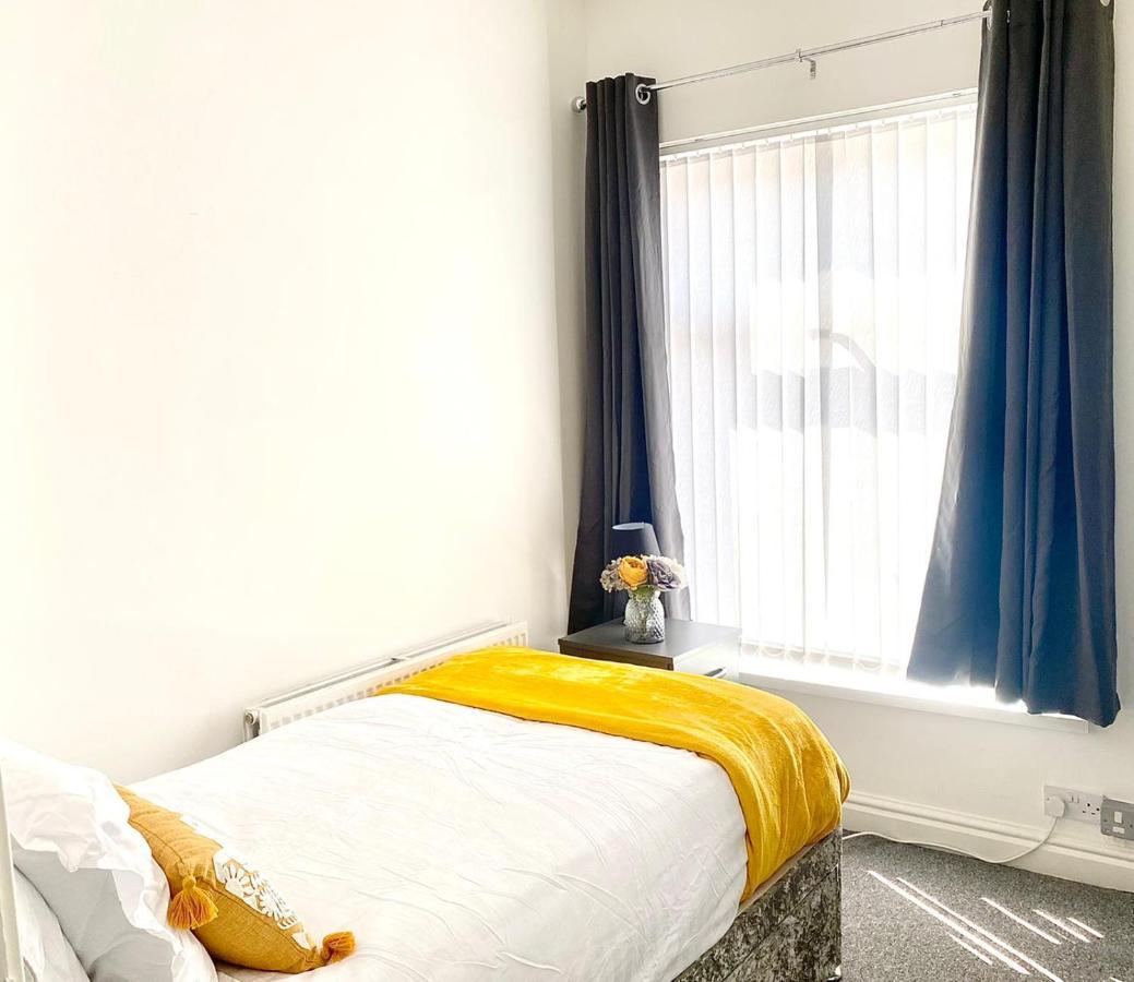 Holiday home Cosy Cheerful 2 Bedrooms Near Piccadilly, Etihad Stadium Sleeps Up To 5 *