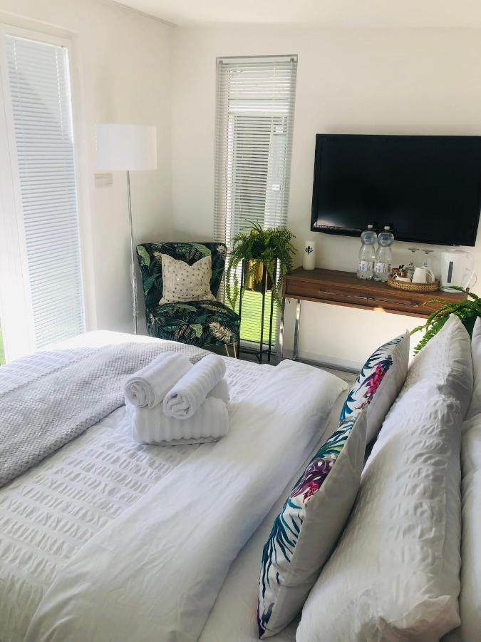 Guest house Meezee Pearl Double Bed With Free Parking *
