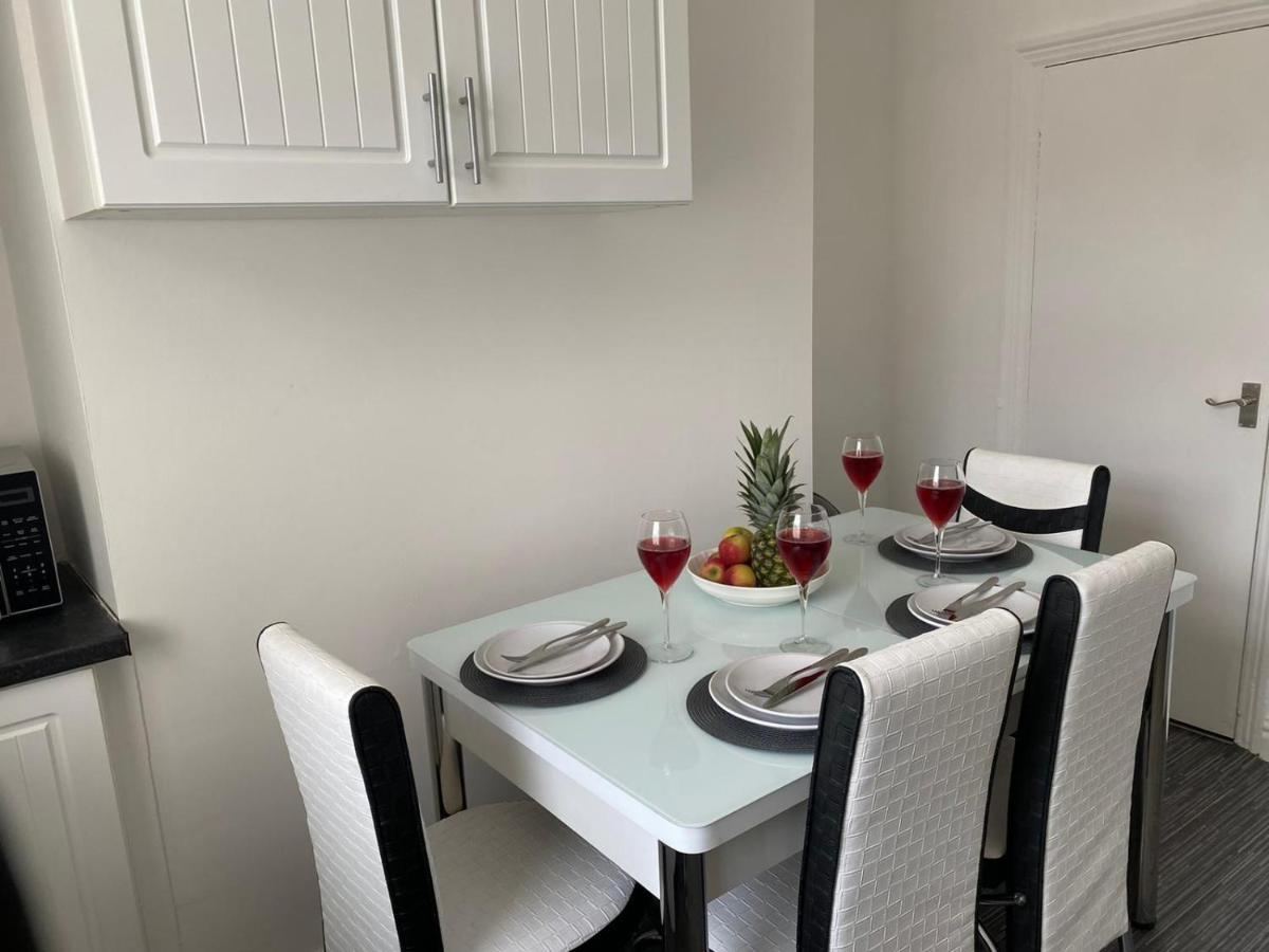 Holiday home Cosy Cheerful 2 Bedrooms Near Piccadilly, Etihad Stadium Sleeps Up To 5 Manchester