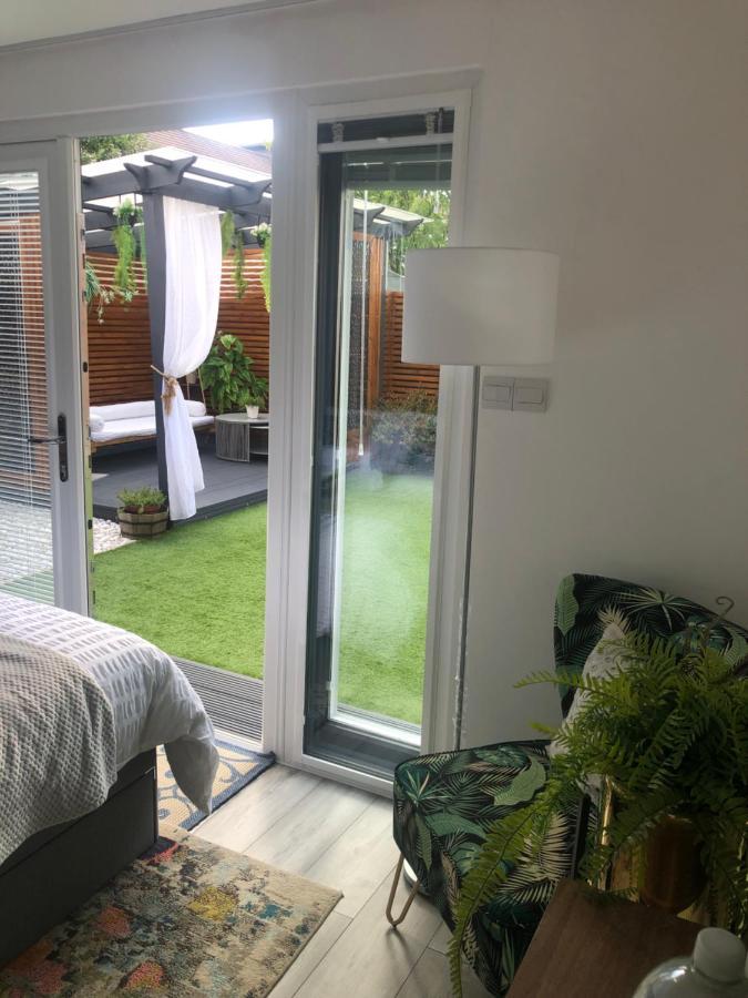Guest house Meezee Pearl Double Bed With Free Parking