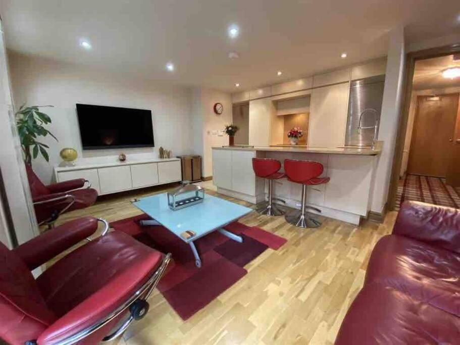 Lovely 2 Double Bedroom Flat With Patio Appartement Manchester