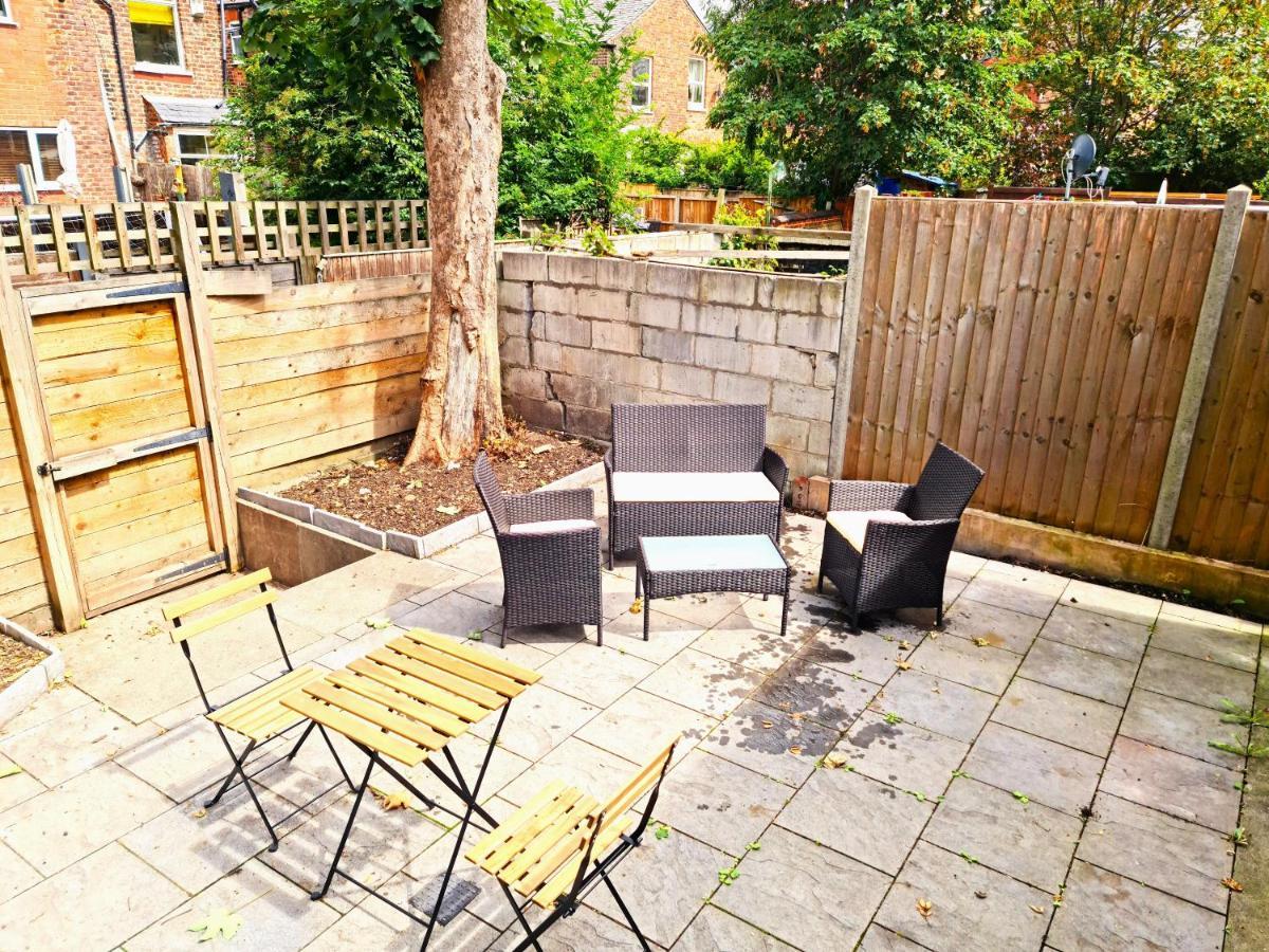 Beautiful And Spacious Apartment: 3 Beds & 2 Bath - Newly Renovated ,open-plan Kitchen/living Apartment Manchester