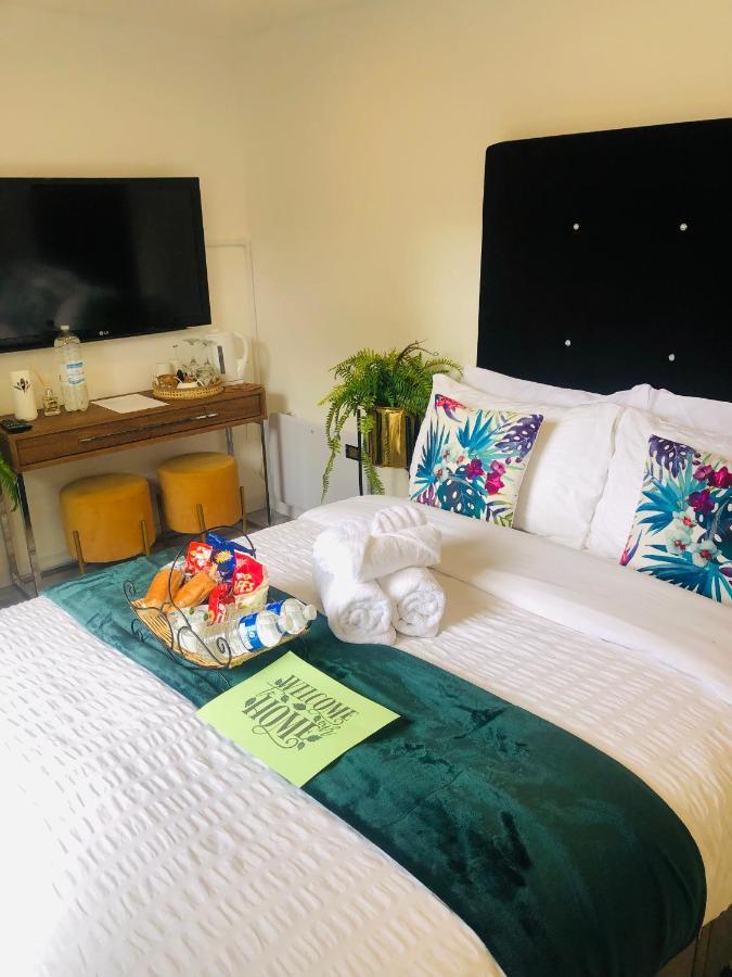 Meezee Pearl Double Bed With Free Parking Guest house