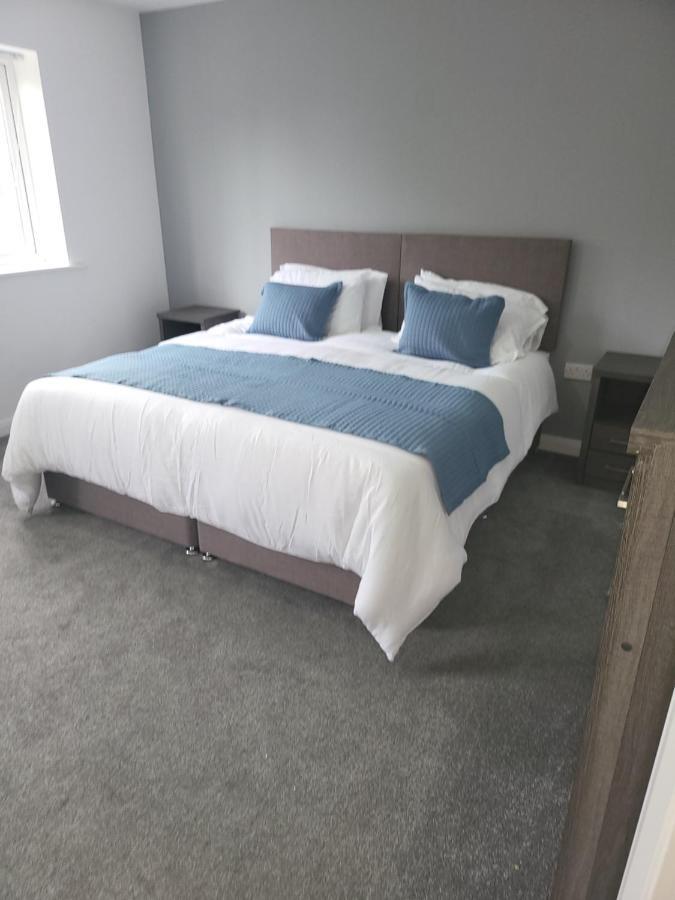 4 Bedroom Home Nr Ashton U Lyne Sleeps 7 In Comfort Manchester