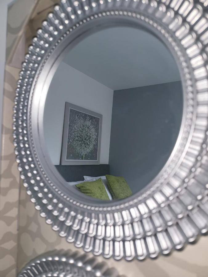 Holiday home 4 Bedroom Home Nr Ashton U Lyne Sleeps 7 In Comfort