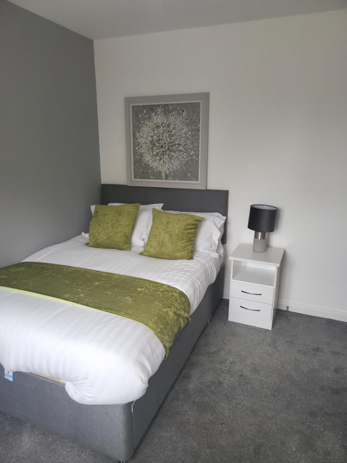 4 Bedroom Home Nr Ashton U Lyne Sleeps 7 In Comfort