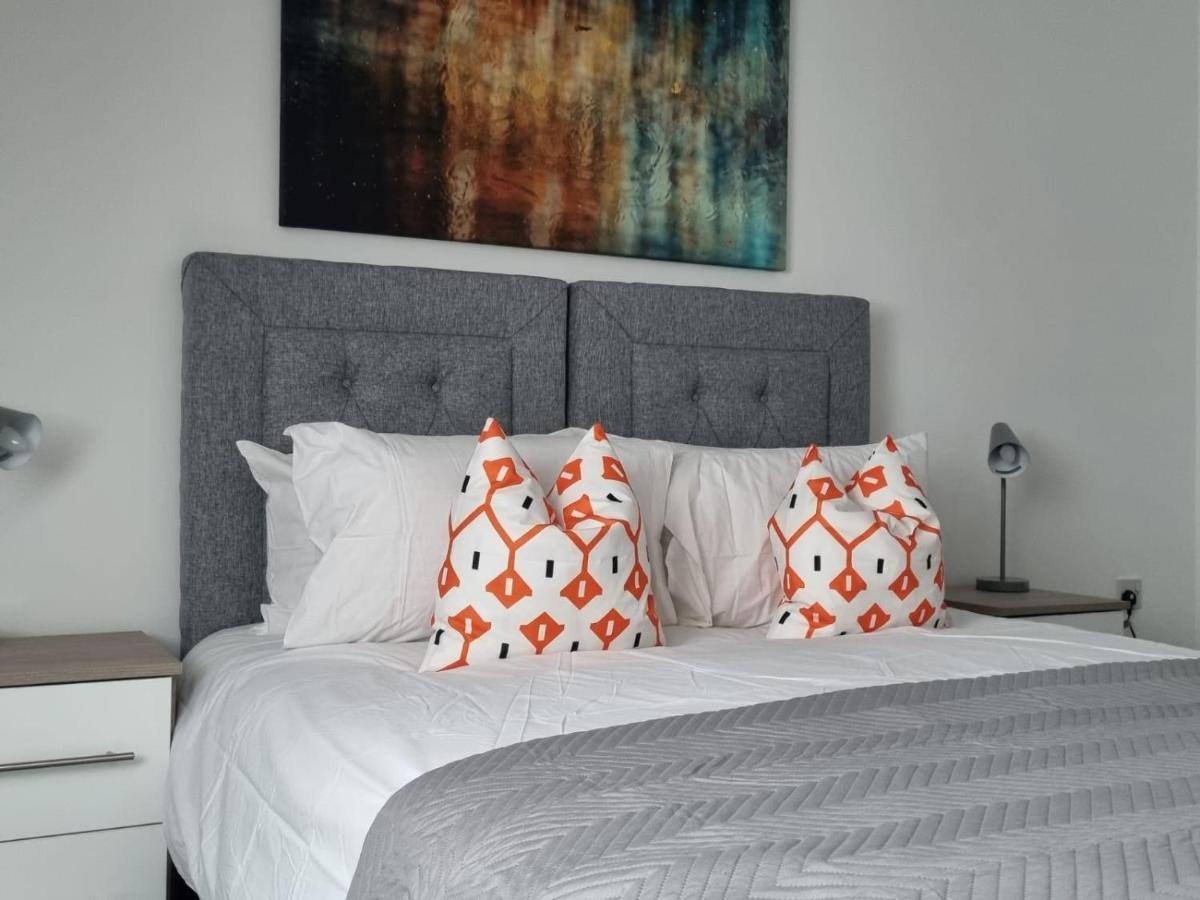 Beautiful 4 Bed Home, Sleeps 6, Driveway Parking, With Sky & Bt Sports