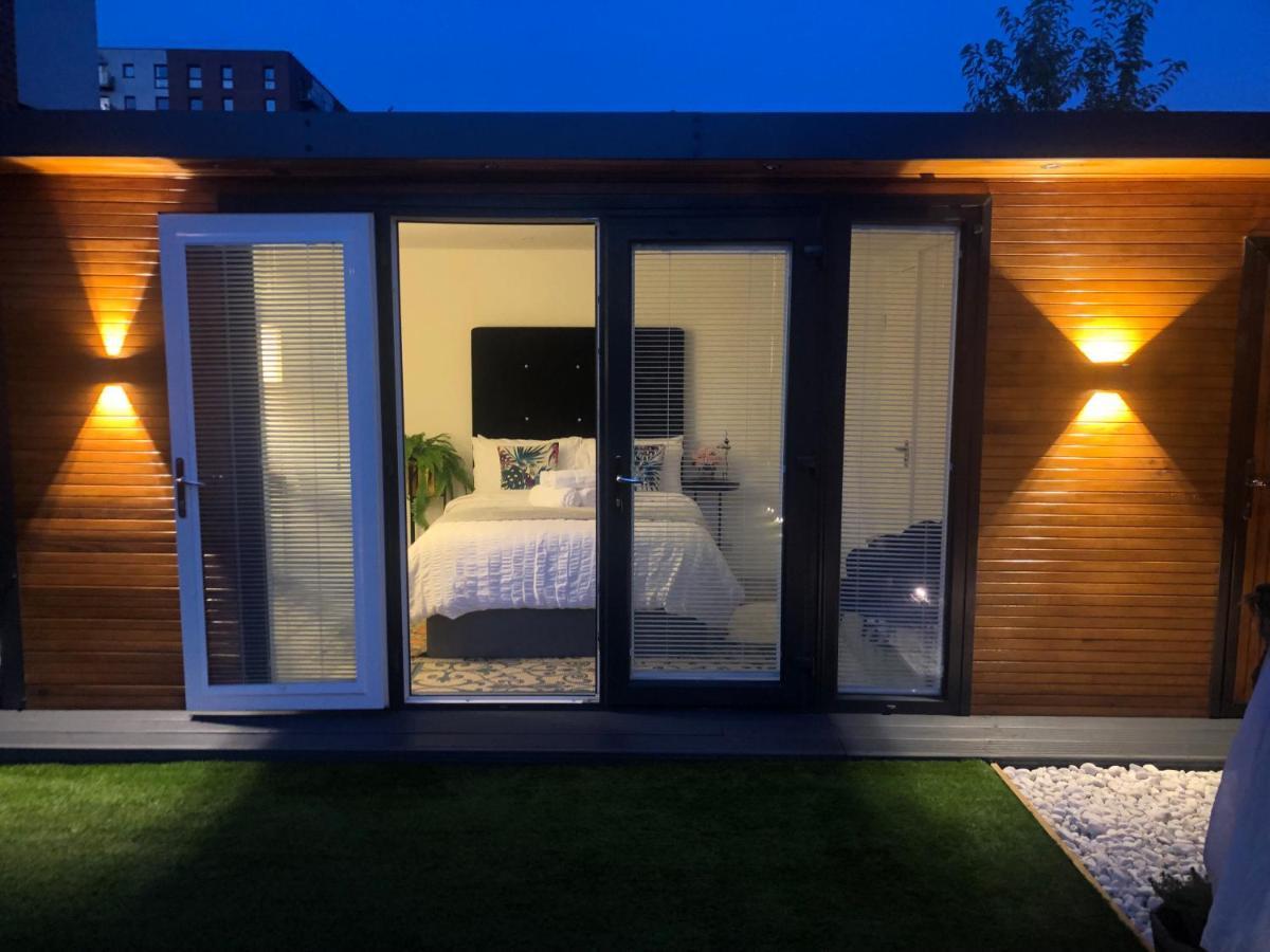 Meezee Pearl Double Bed With Free Parking