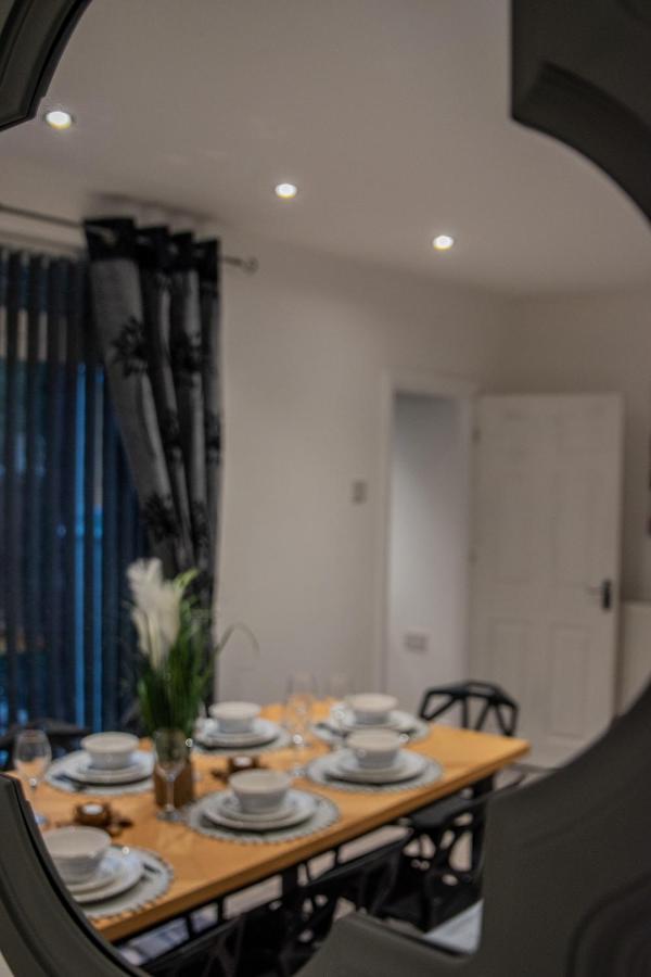 Apartment Bv Comfy Spacious 3 Bedroom House At Tatton Street *