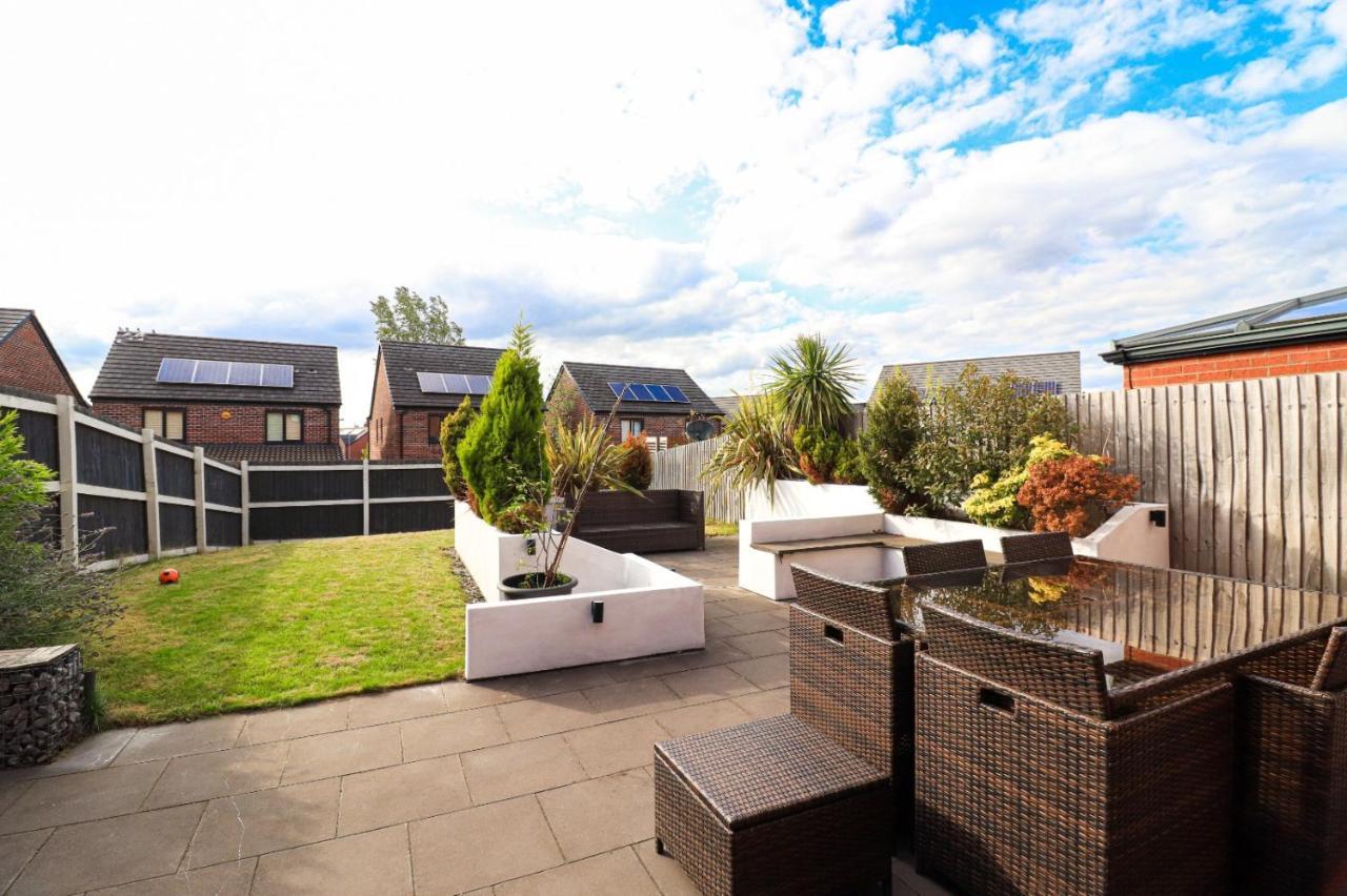 Elegant 4 Bedroom House - Parking - Garden Appartement
