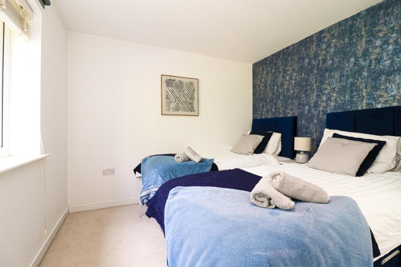 Elegant 4 Bedroom House - Parking - Garden Appartement *