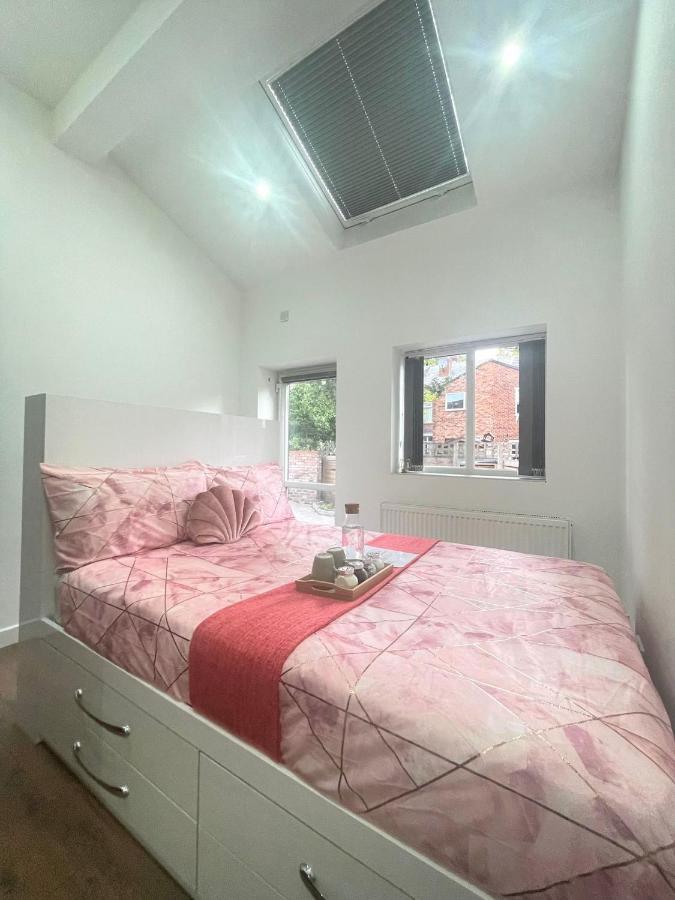 Apartment Beautiful And Spacious Apartment: 3 Beds & 2 Bath - Newly Renovated ,open-plan Kitchen/living Manchester