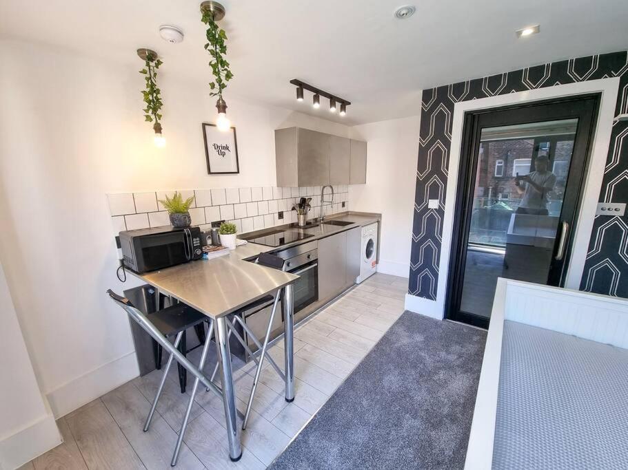 Super 1 Bedroom In The Heart Of Mcr Apartment
