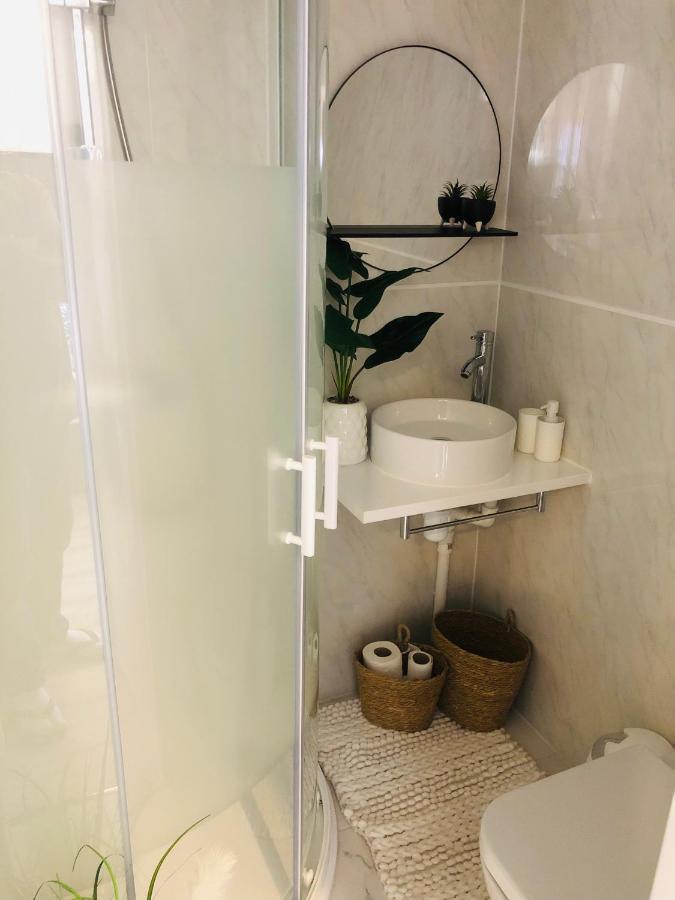 Guest house Meezee Pearl Double Bed With Free Parking Manchester
