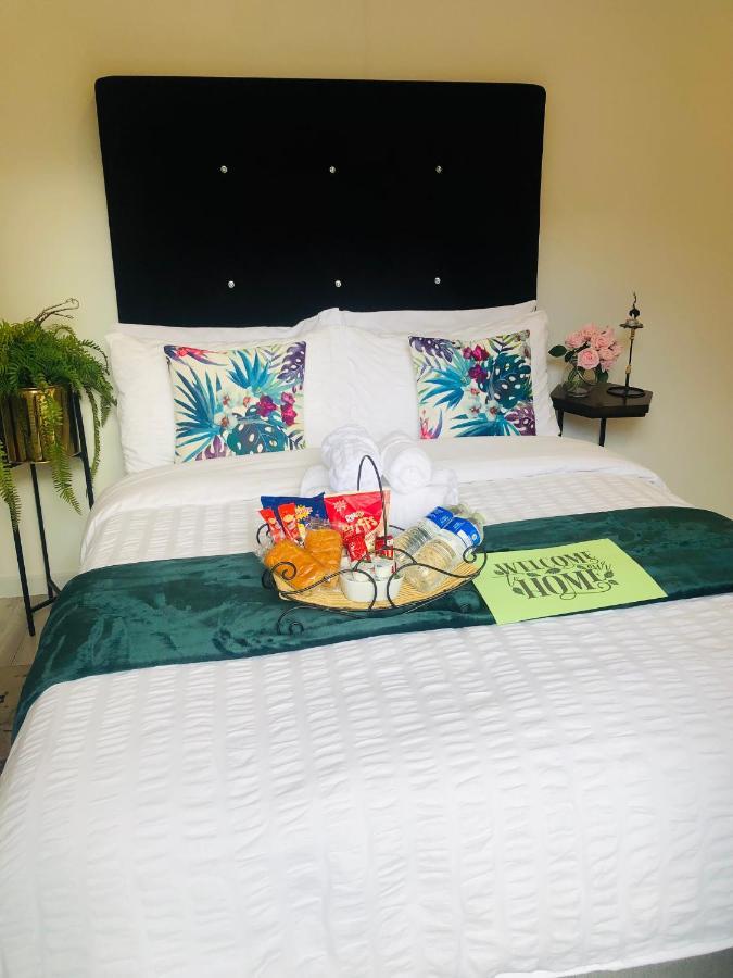 Meezee Pearl Double Bed With Free Parking Guest house *
