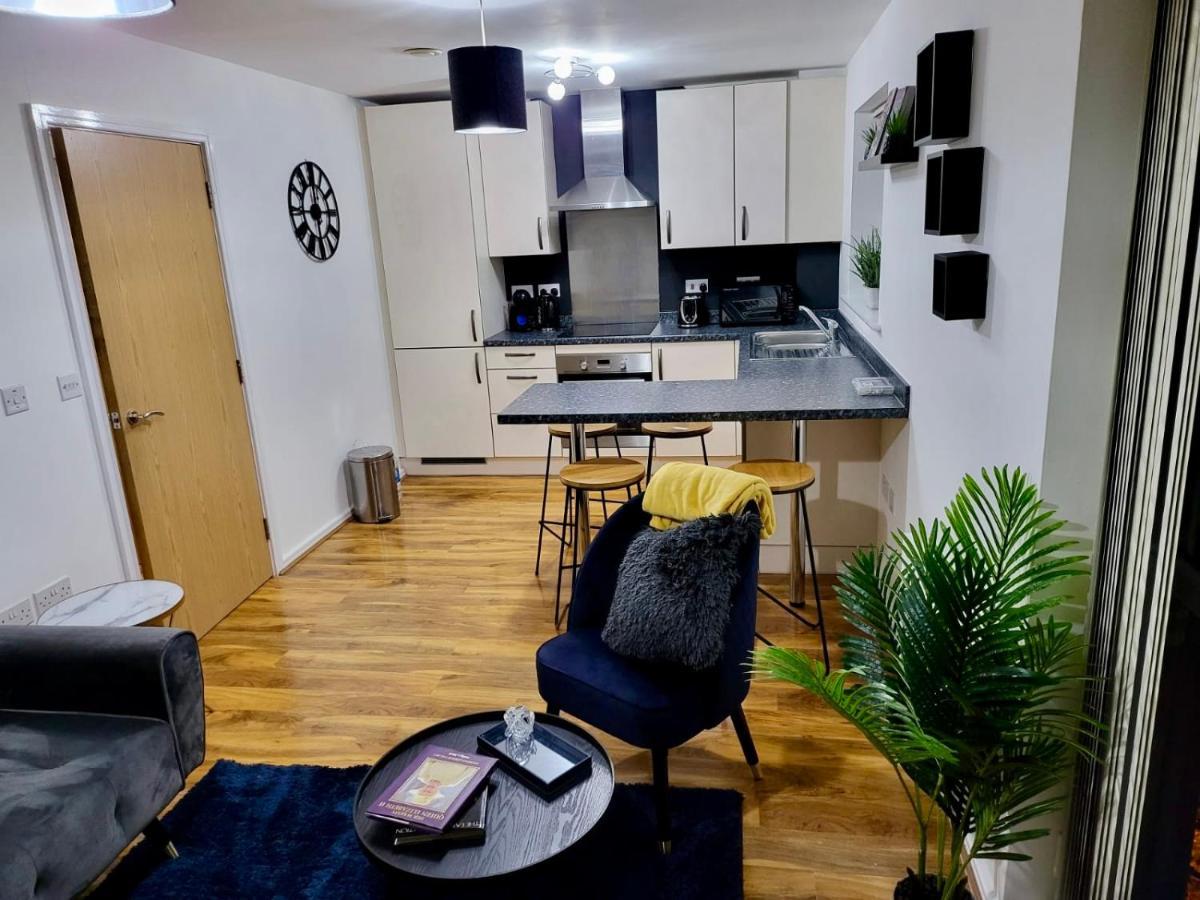 Modern & Stylish - Whyte Place Salford Apartment Manchester