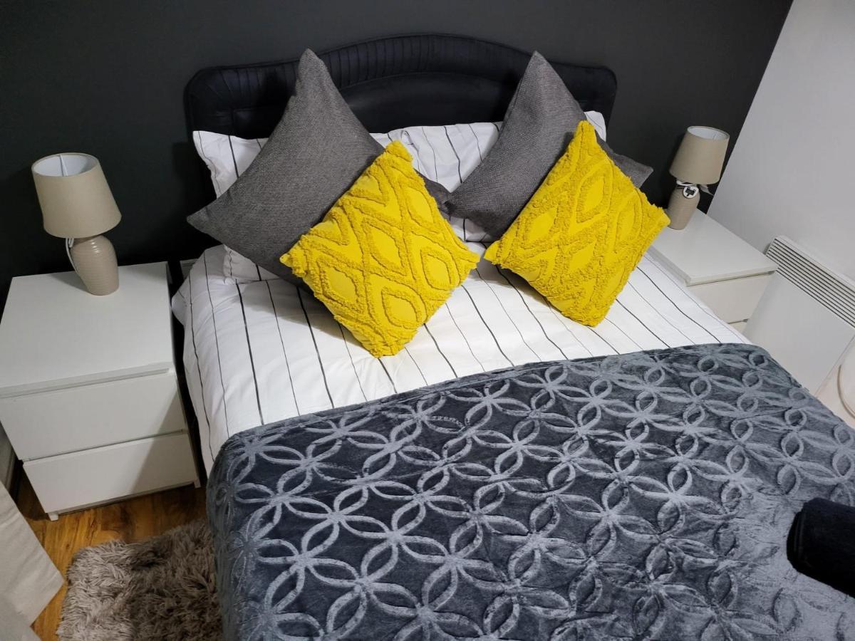 Modern & Stylish - Whyte Place Salford * Manchester