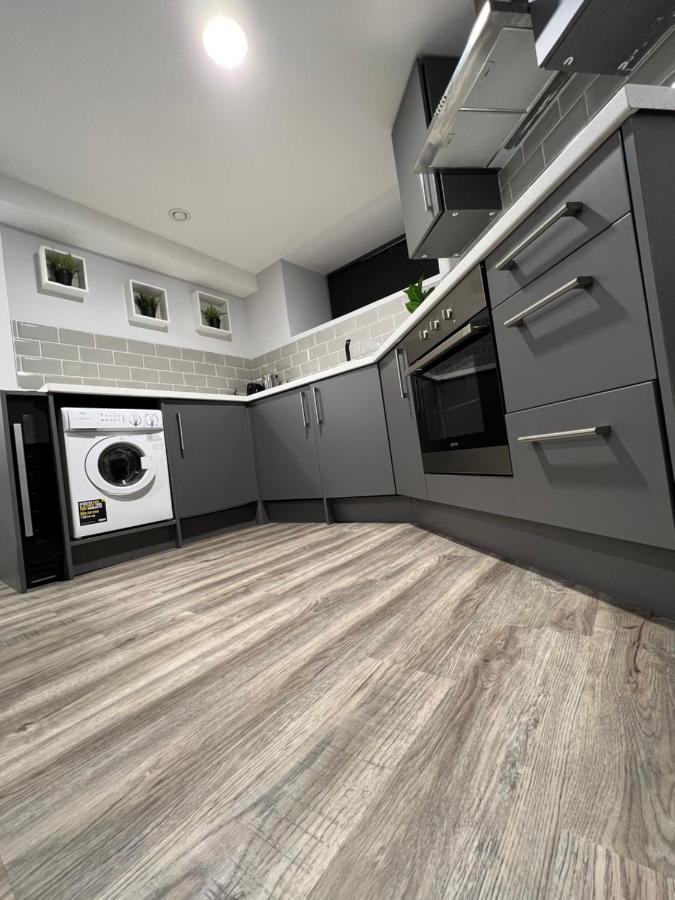 Elegant In Centre Apartment