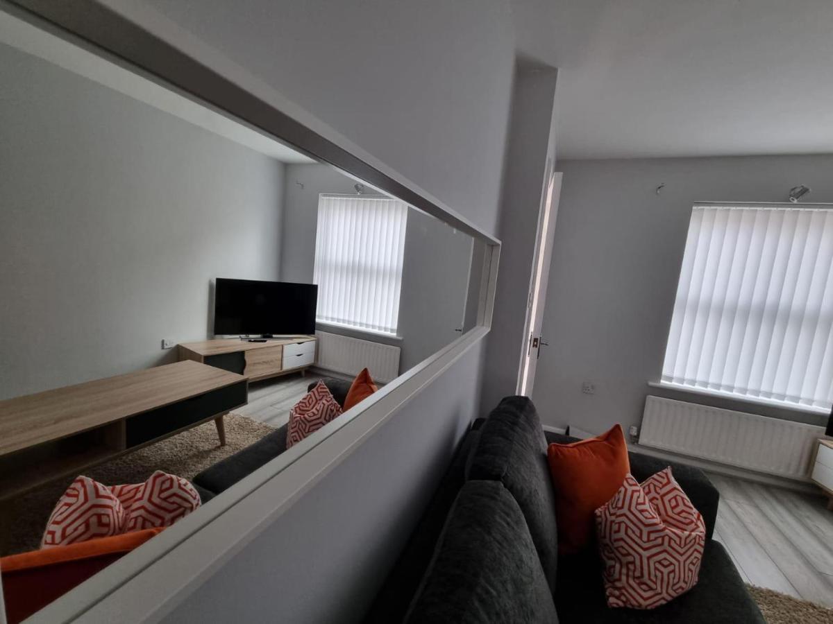 Beautiful 4 Bed Home, Sleeps 6, Driveway Parking, With Sky & Bt Sports