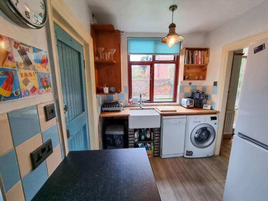 Vakantiehuis 3-bedroom House In Chorlton Full Of Character