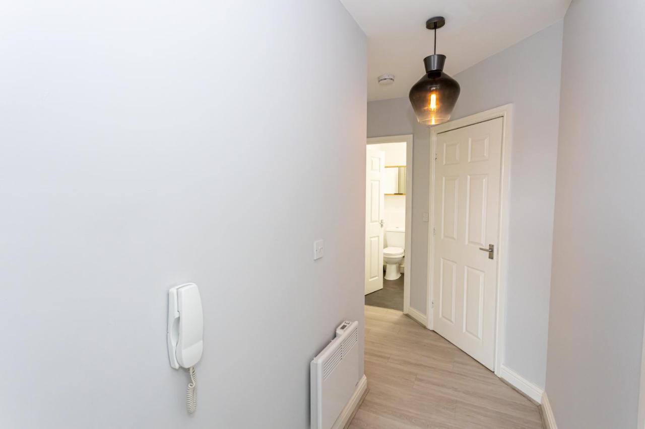 Pillo Serviced - Trafford Appartement