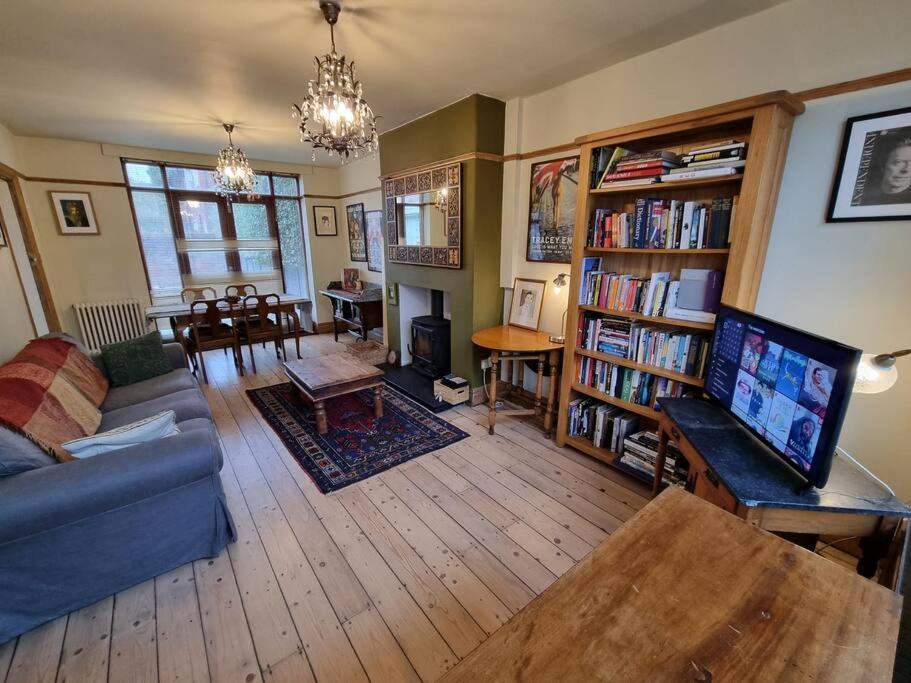 3-bedroom House In Chorlton Full Of Character Holiday home Manchester