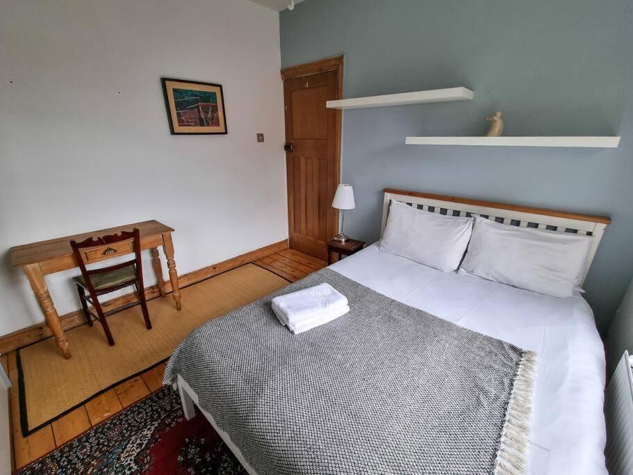 Vakantiehuis 3-bedroom House In Chorlton Full Of Character Manchester