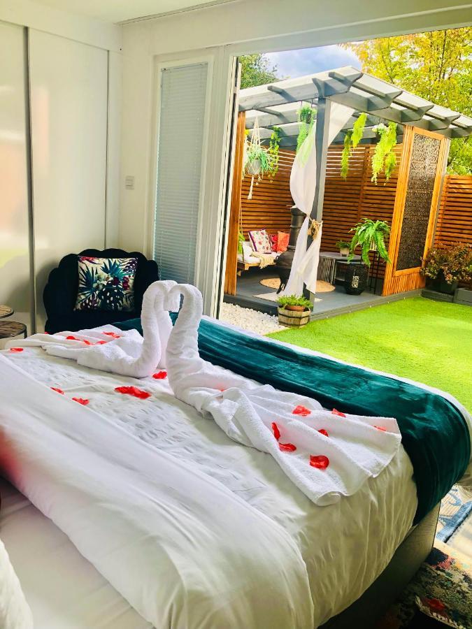 Meezee Pearl Double Bed With Free Parking Guest house