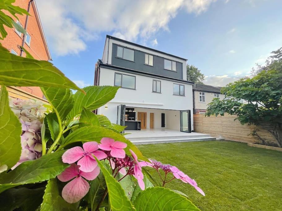 Holiday home Luxury 7 Bedroom House In Didsbury,