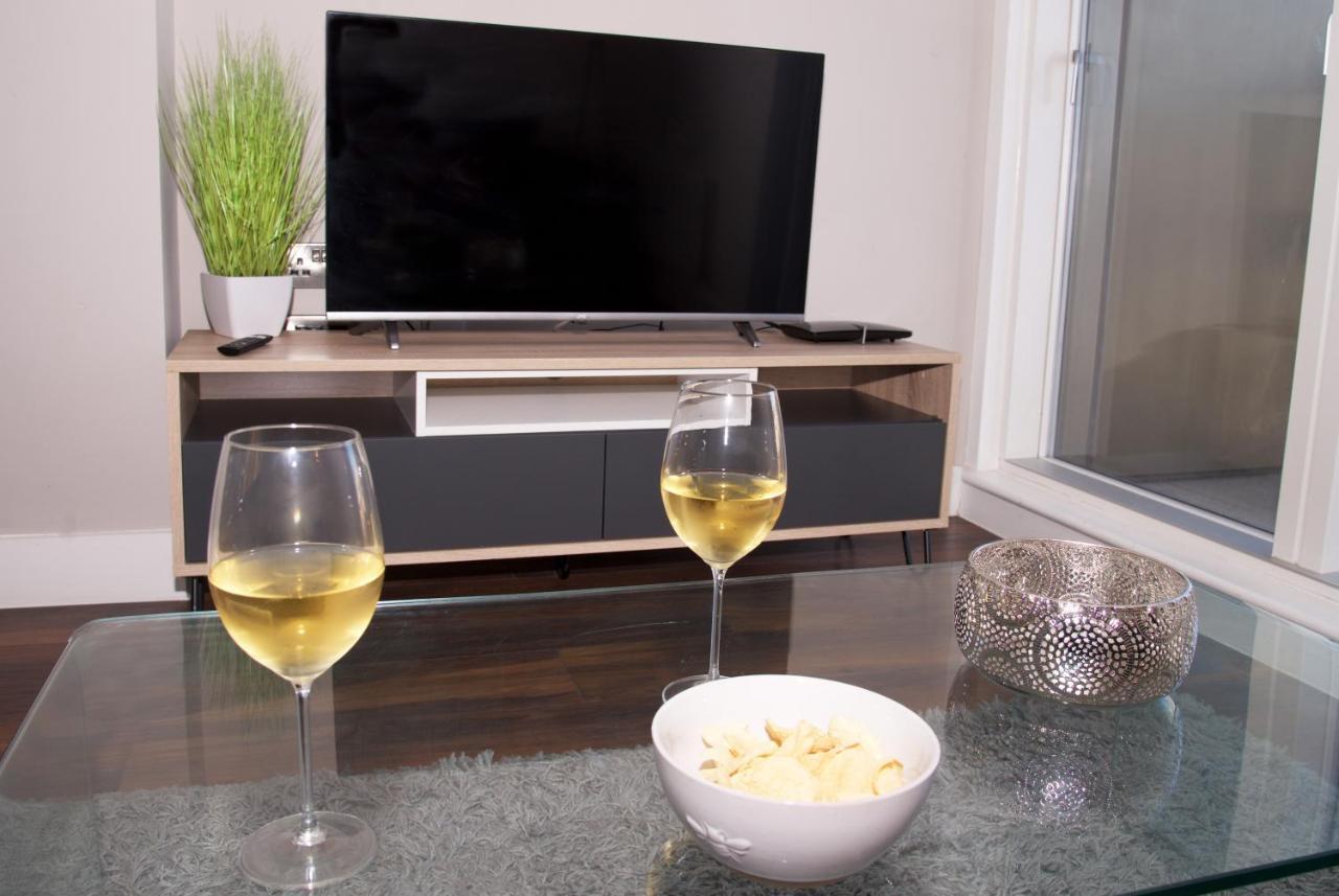 Modern 2 Bed & 2 Bath City Centre Appartement *