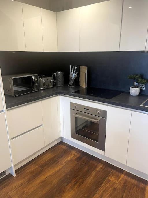 Lovely 2-bedroom With Balcony