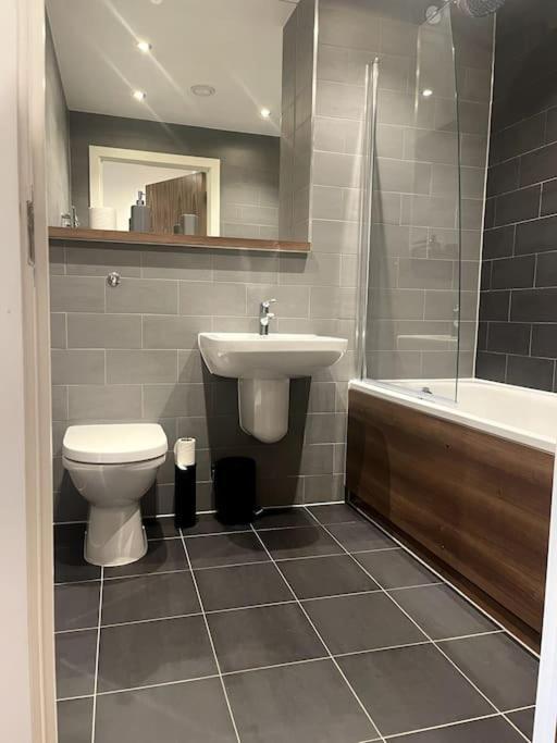 Apartment Lovely 2-bedroom With Balcony *